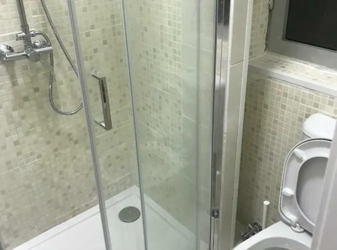 Hostel Charming Episode